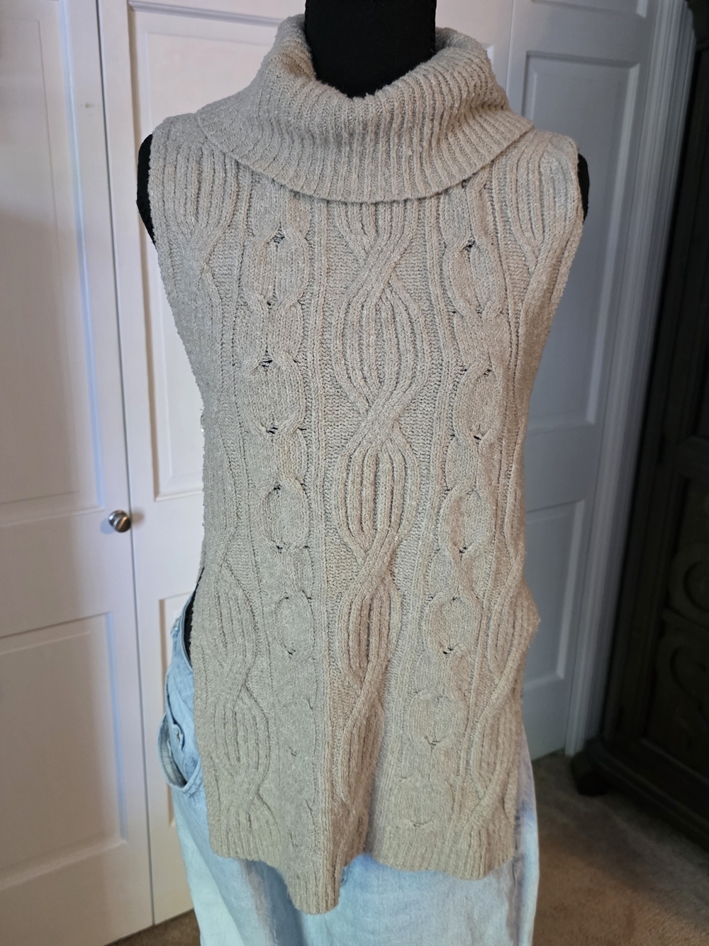 Chloe & Jasmine Cable Knit Sleeveless Turtleneck Sweater Tunic Size S